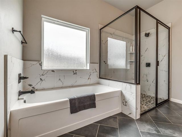 14542 Fox Lair Lane, Edmond, OK 73025