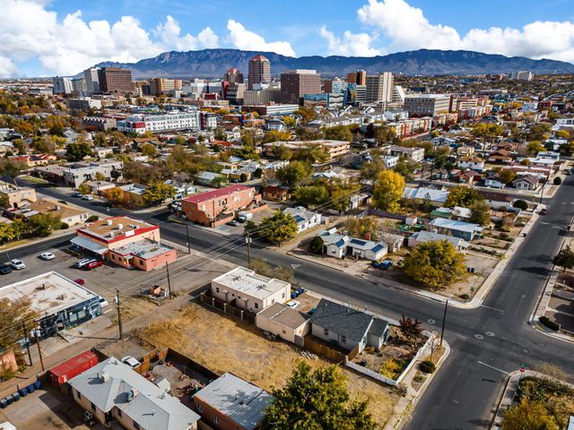 1005 Iron Avenue SW, Albuquerque, NM 87102