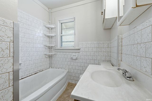 1026 Pemberton Drive, Fort Wayne, IN 46805