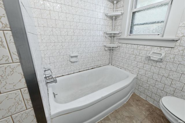 1026 Pemberton Drive, Fort Wayne, IN 46805