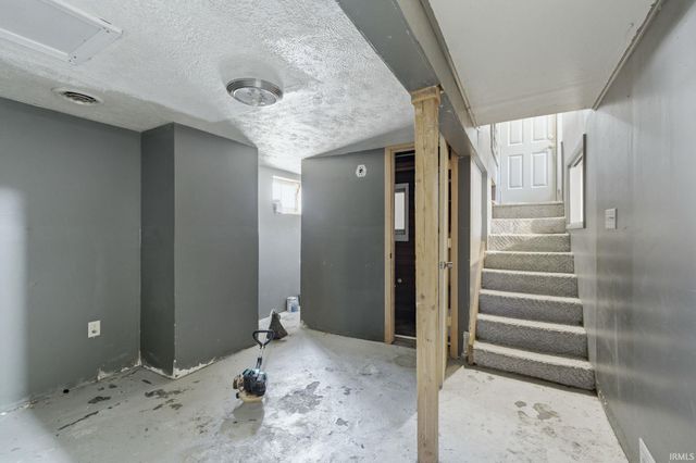 1026 Pemberton Drive, Fort Wayne, IN 46805