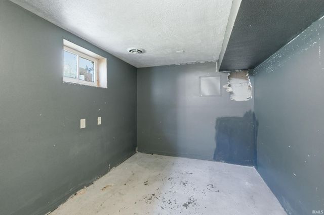 1026 Pemberton Drive, Fort Wayne, IN 46805
