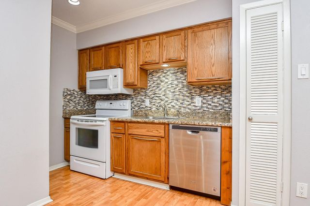 2230 S Piney Point Road 212, Houston, TX 77063