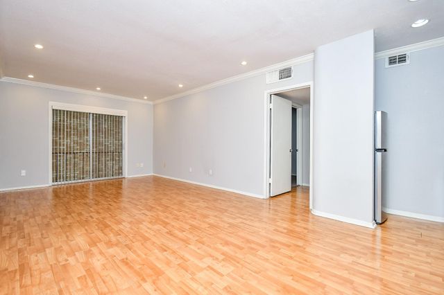 2230 S Piney Point Road 212, Houston, TX 77063