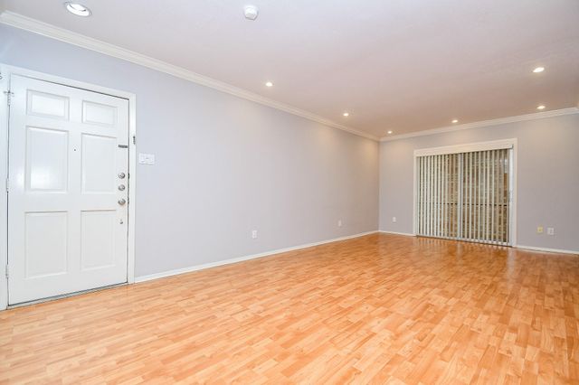 2230 S Piney Point Road 212, Houston, TX 77063