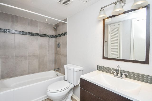 2230 S Piney Point Road 212, Houston, TX 77063