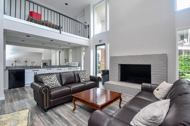 2230 S Piney Point Road 212, Houston, TX 77063