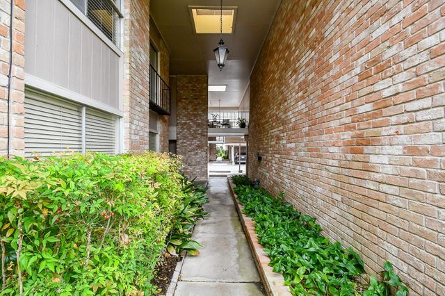 2230 S Piney Point Road 212, Houston, TX 77063