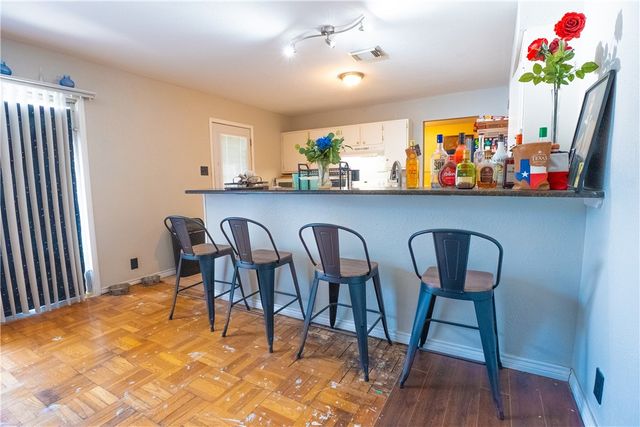 1333 Casa Verde Dr, Corpus Christi, TX 78411