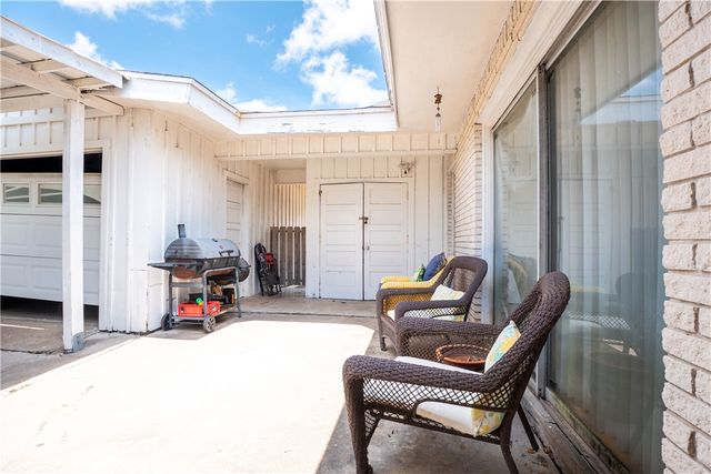 1333 Casa Verde Dr, Corpus Christi, TX 78411