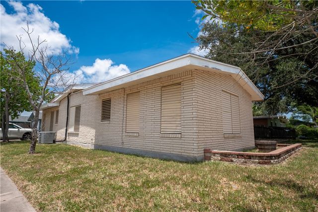 1333 Casa Verde Dr, Corpus Christi, TX 78411