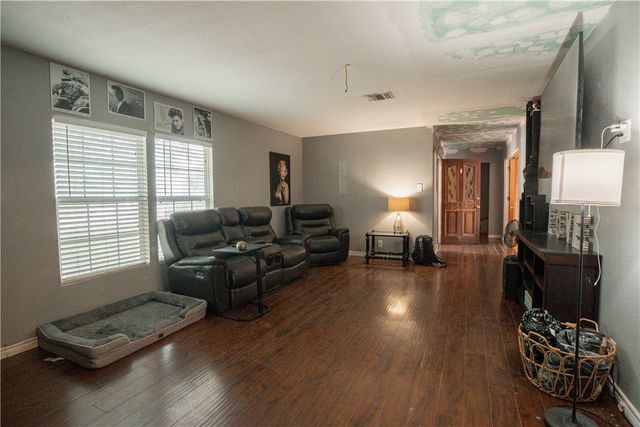 1333 Casa Verde Dr, Corpus Christi, TX 78411