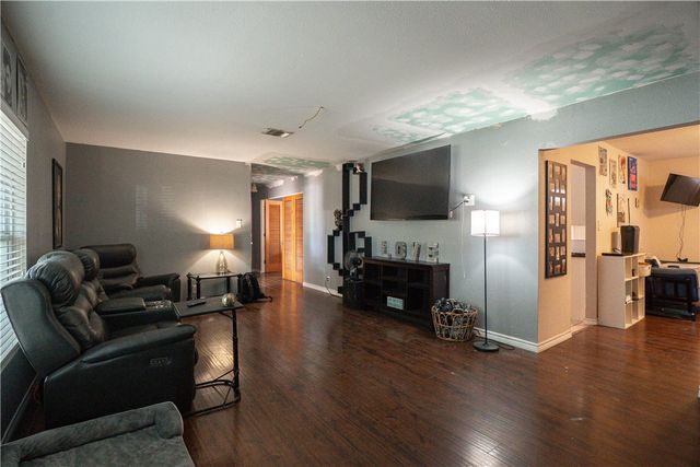 1333 Casa Verde Dr, Corpus Christi, TX 78411