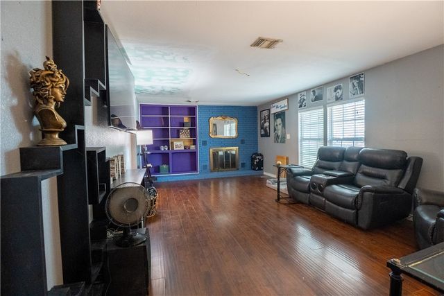 1333 Casa Verde Dr, Corpus Christi, TX 78411