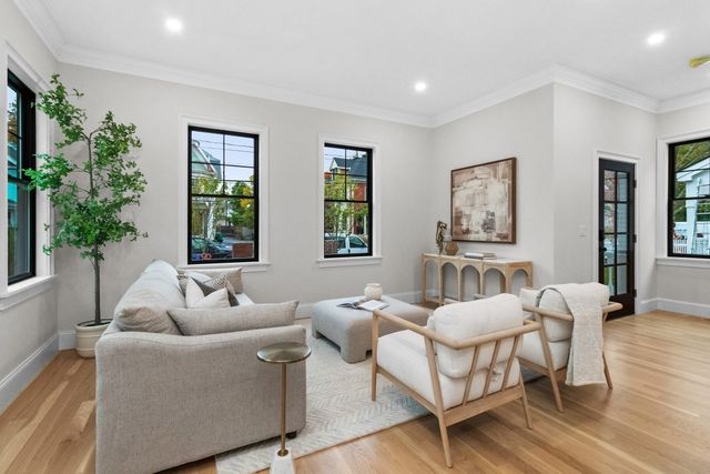 10 Central Ave 10, Newton, MA 02460