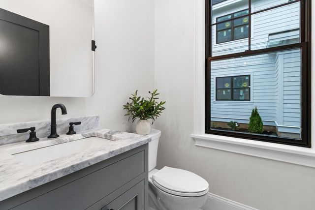 10 Central Ave 10, Newton, MA 02460