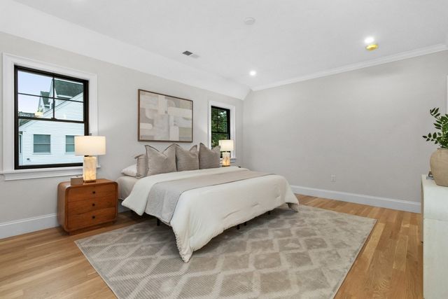 10 Central Ave 10, Newton, MA 02460