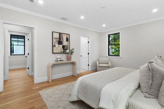 10 Central Ave 10, Newton, MA 02460