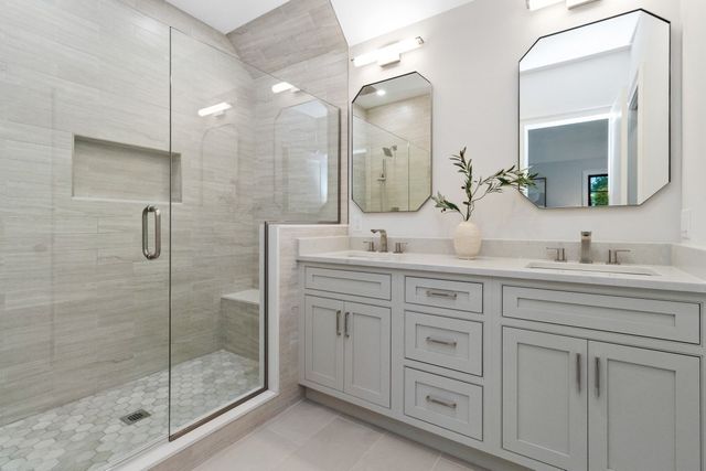 10 Central Ave 10, Newton, MA 02460