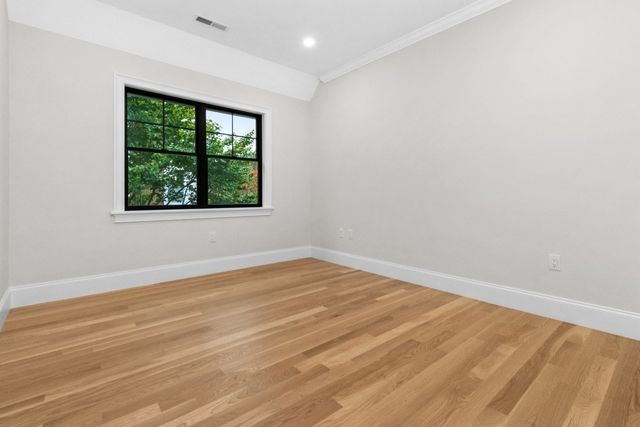 10 Central Ave 10, Newton, MA 02460