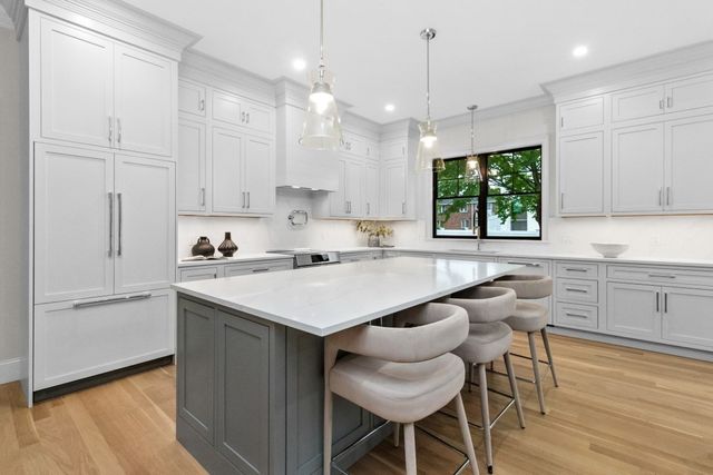 10 Central Ave 10, Newton, MA 02460