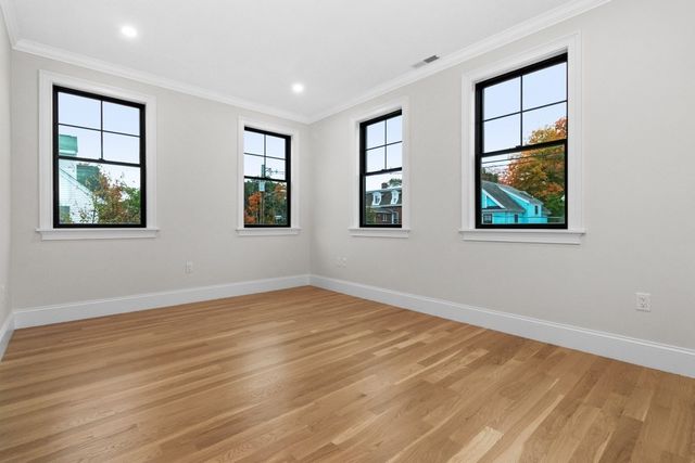 10 Central Ave 10, Newton, MA 02460