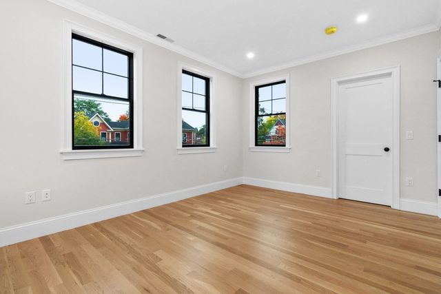 10 Central Ave 10, Newton, MA 02460