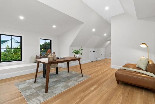 10 Central Ave 10, Newton, MA 02460