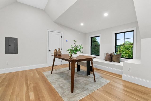 10 Central Ave 10, Newton, MA 02460