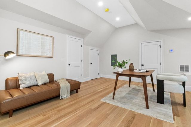 10 Central Ave 10, Newton, MA 02460