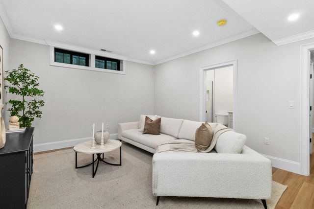 10 Central Ave 10, Newton, MA 02460