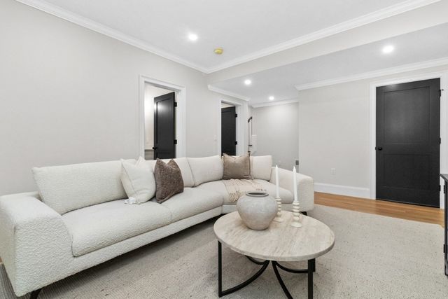 10 Central Ave 10, Newton, MA 02460
