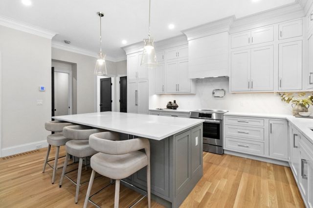 10 Central Ave 10, Newton, MA 02460
