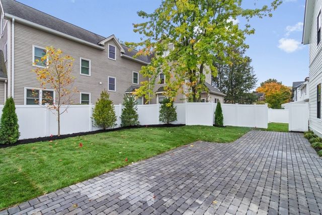 10 Central Ave 10, Newton, MA 02460