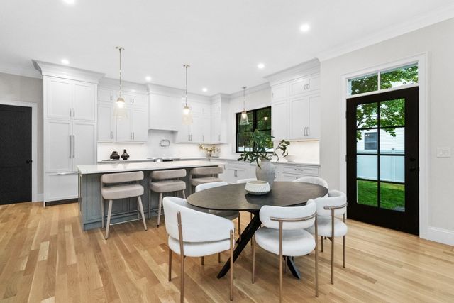 10 Central Ave 10, Newton, MA 02460