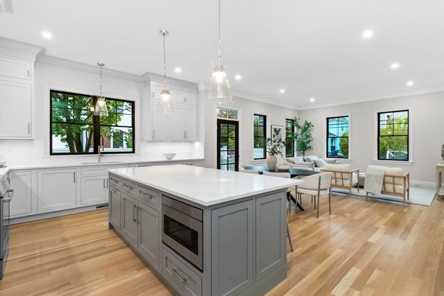 10 Central Ave 10, Newton, MA 02460