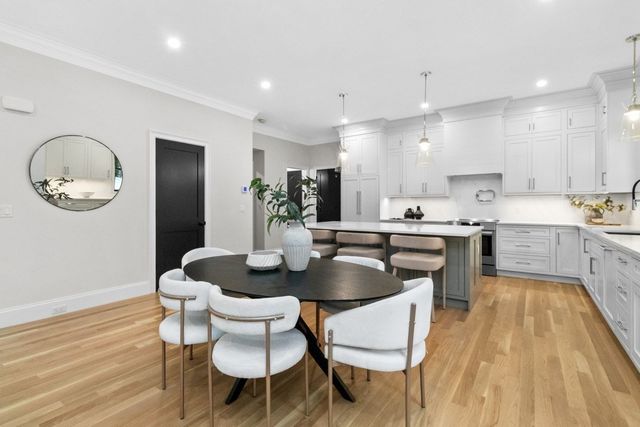 10 Central Ave 10, Newton, MA 02460