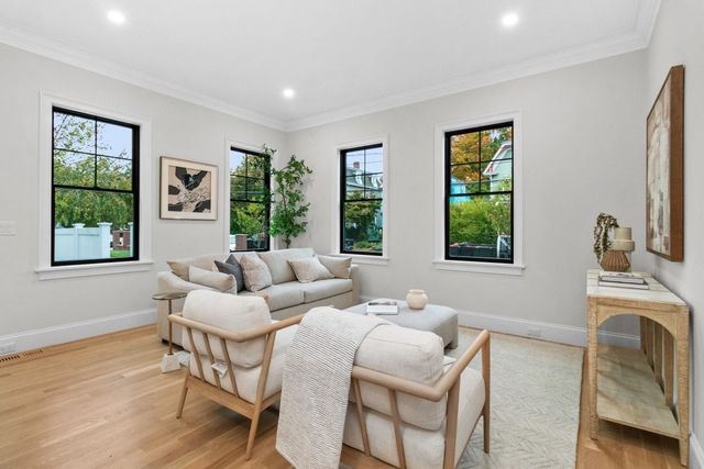 10 Central Ave 10, Newton, MA 02460
