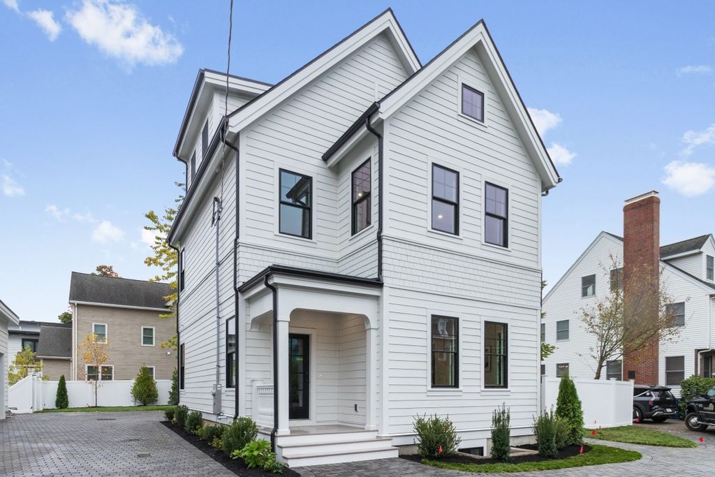 10 Central Ave 10, Newton, MA 02460