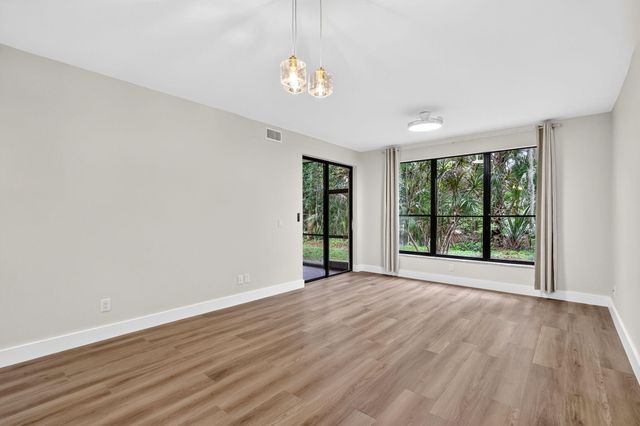 5250 SE Seascape Way 102, Stuart, FL 34997