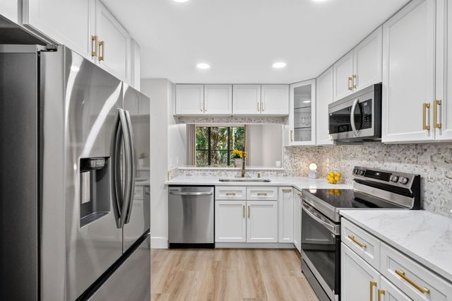 5250 SE Seascape Way 102, Stuart, FL 34997