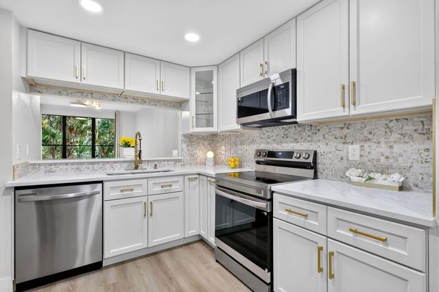 5250 SE Seascape Way 102, Stuart, FL 34997