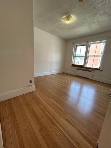 1675 Beacon St. B, Brookline, MA 02445