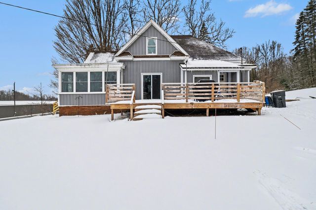 5033 1st Street, New Era, MI 49446