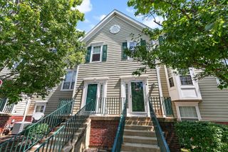 1095 VILLAGE CENTER Parkway 5, Aurora, IL 60506