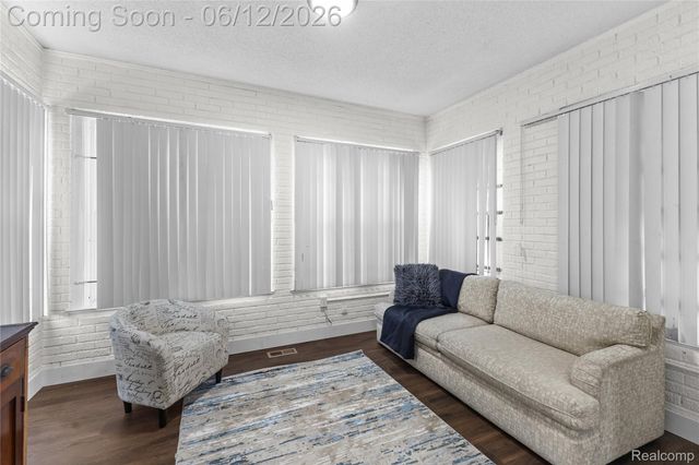1066 E Grand Boulevard, Detroit, MI 48207