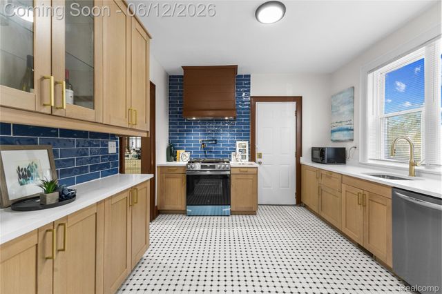 1066 E Grand Boulevard, Detroit, MI 48207