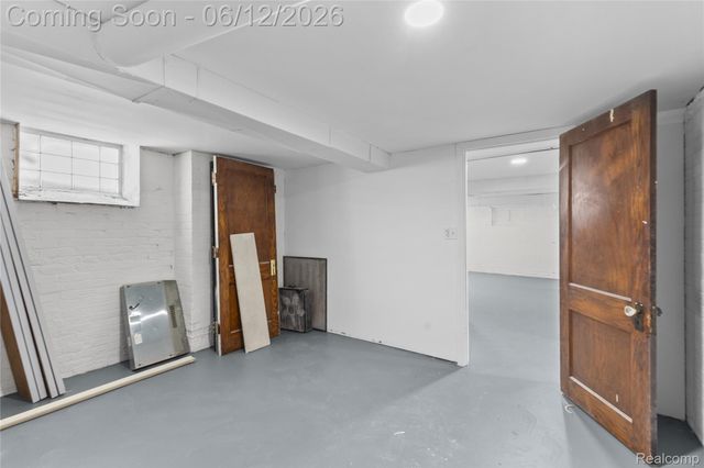 1066 E Grand Boulevard, Detroit, MI 48207