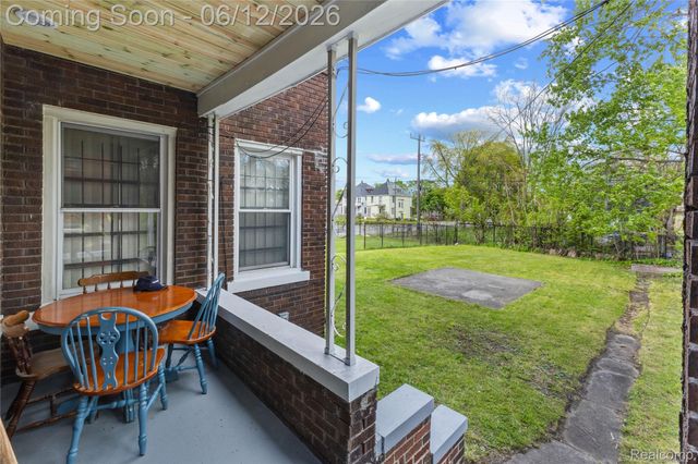 1066 E Grand Boulevard, Detroit, MI 48207