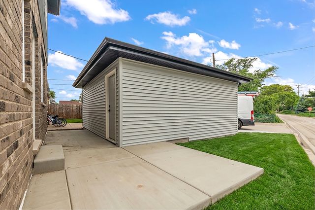 7630 W 66th Street, Bedford Park, IL 60501